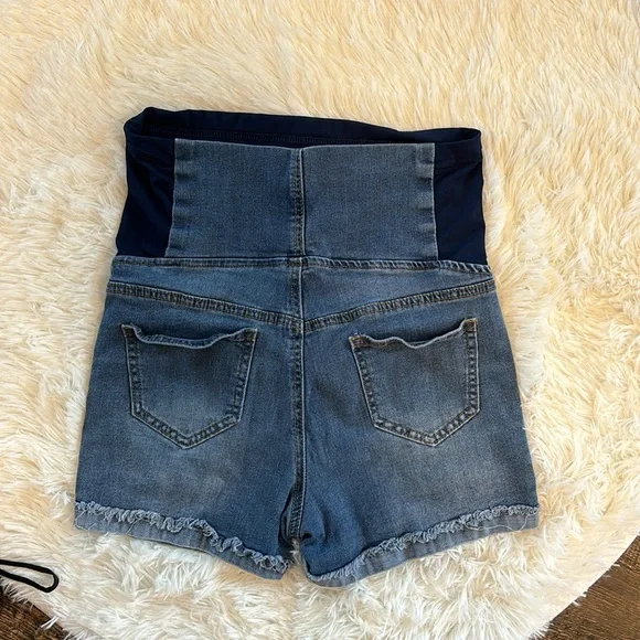 SHEIN Maternity Shorts - Picture 2 of 3